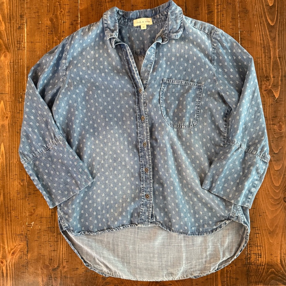 Cloth & Stone Denim Distressed Button Down with White Pattern Sz Medium EUC